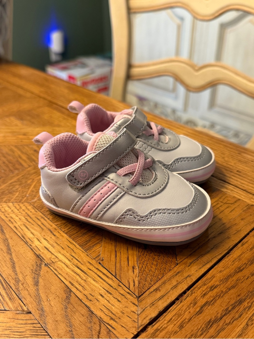 Surprise by StrideRite stage 1 prewalker shoes 6-12 months